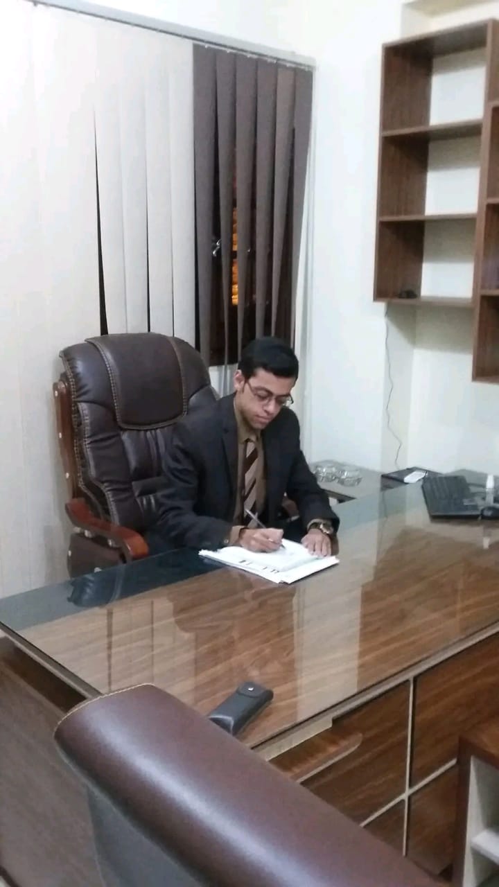 كلية العلوم ....  رحلة صرصور ما بين الواقع والأمل بقلم :  أحمد ظريف عقيلى
