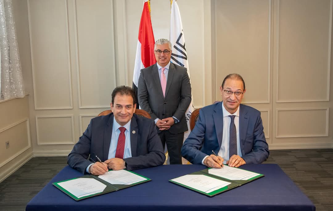 رئيس اقتصادية قناة السويس يشهد توقيع مشروع لإنتاج مواد التعبئة والتغليف مع المطور الصناعي