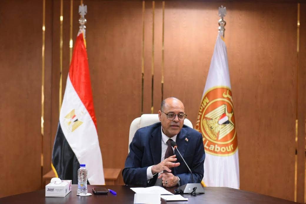 وزير العمل يترأس اجتماع اللجنة التشريعية لإعداد مشروع قانون العمالة المنزلية  