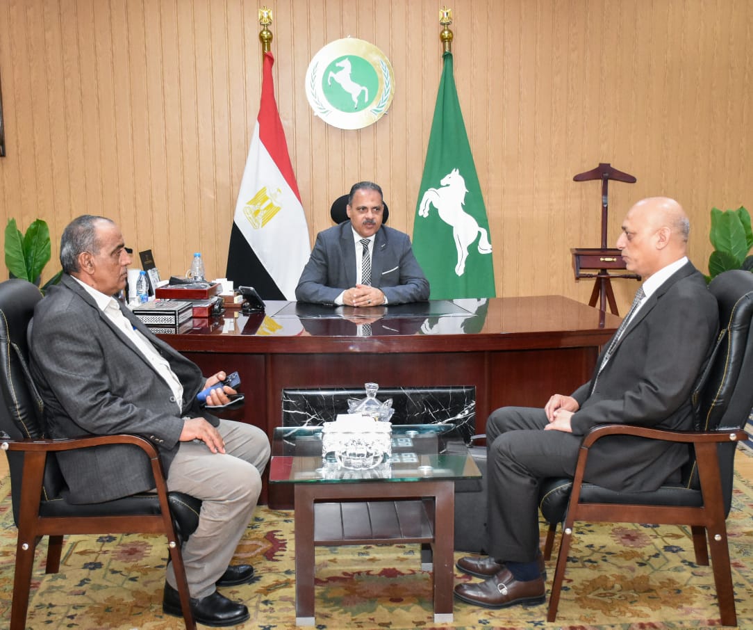 محافظ الشرقية يلتقي رئيسي مركزي مشتول السوق وكفر صقر