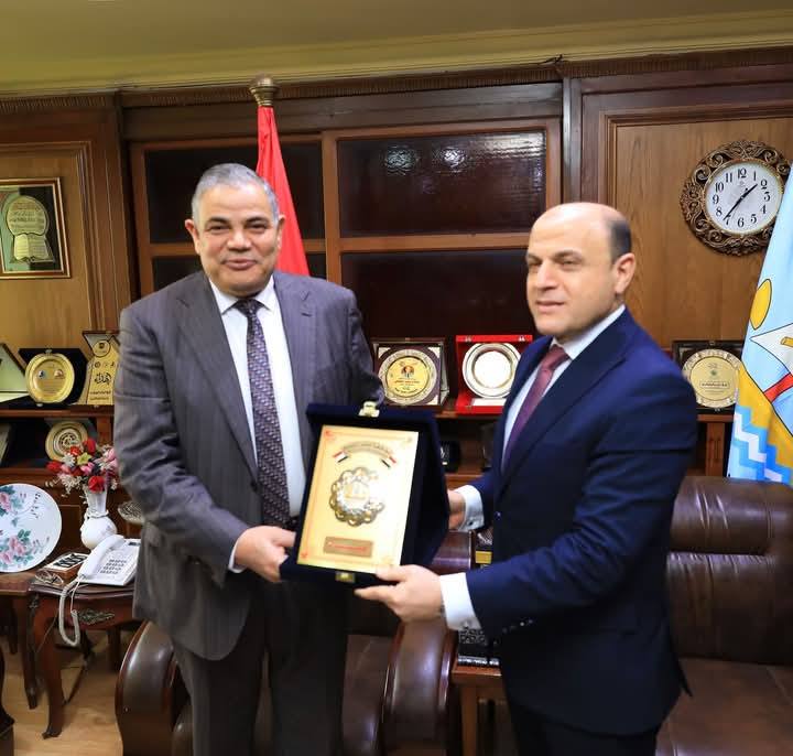 رئيس جامعة كفر الشيخ يشهد افتتاح معرض «أيادي مصر» للحرف اليدوية والتراثية بالمحافظة