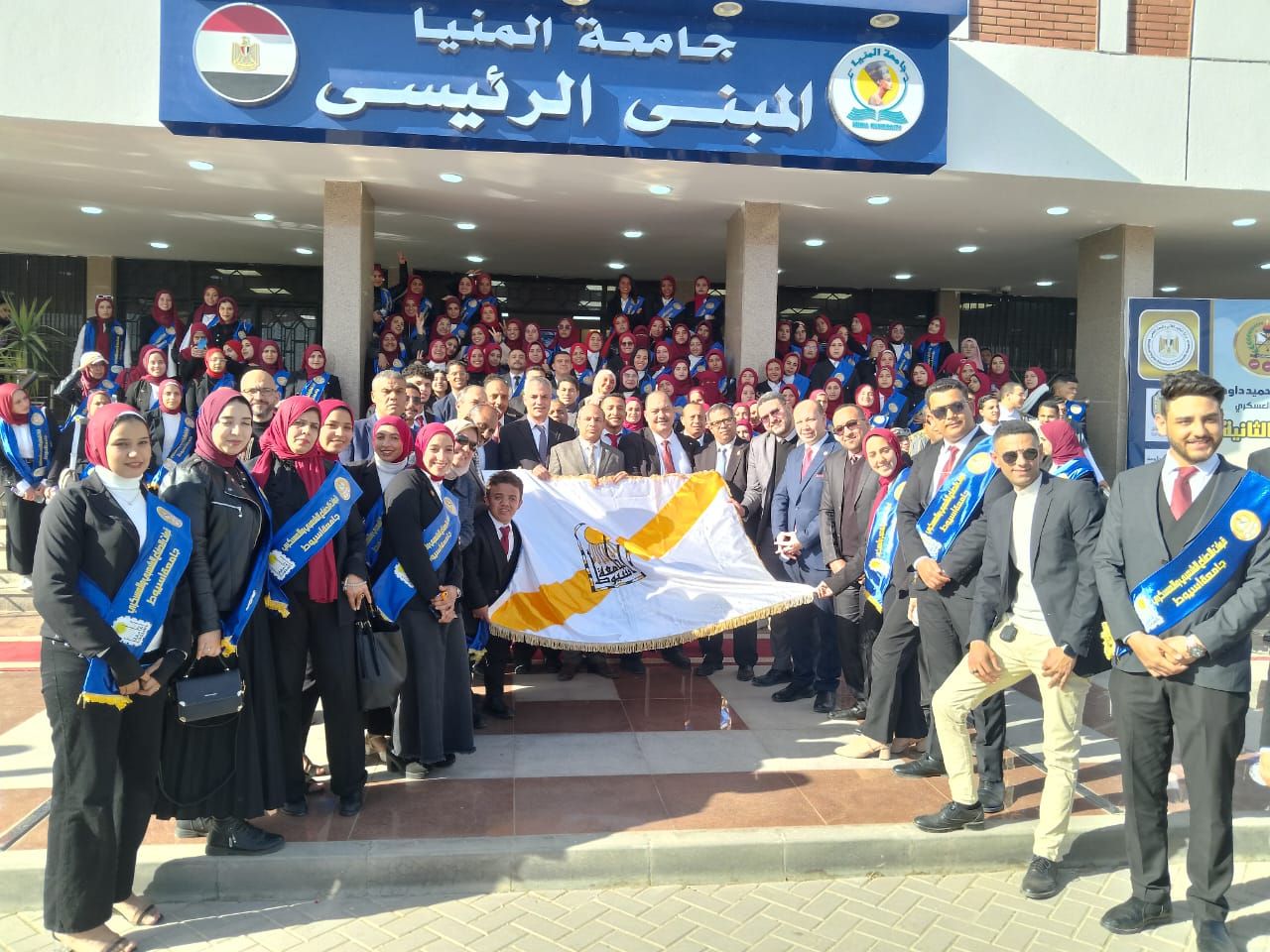 رئيس جامعة أسيوط يشيد بالندوة التثقيفية المجمعة الثانية لقوات الدفاع الشعبي والعسكري المنعقدة بجامعة المنيا