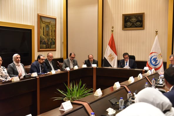 وزير الصحة يترأس اجتماعًا لبحث ودراسة فرص تعزيز الاستثمارات العالمية في السوق المصري