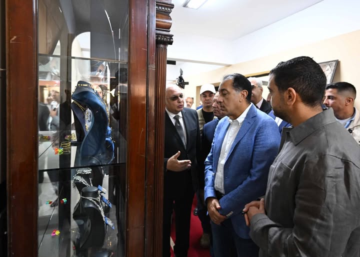 مدبولي يتفقد مدرسة 