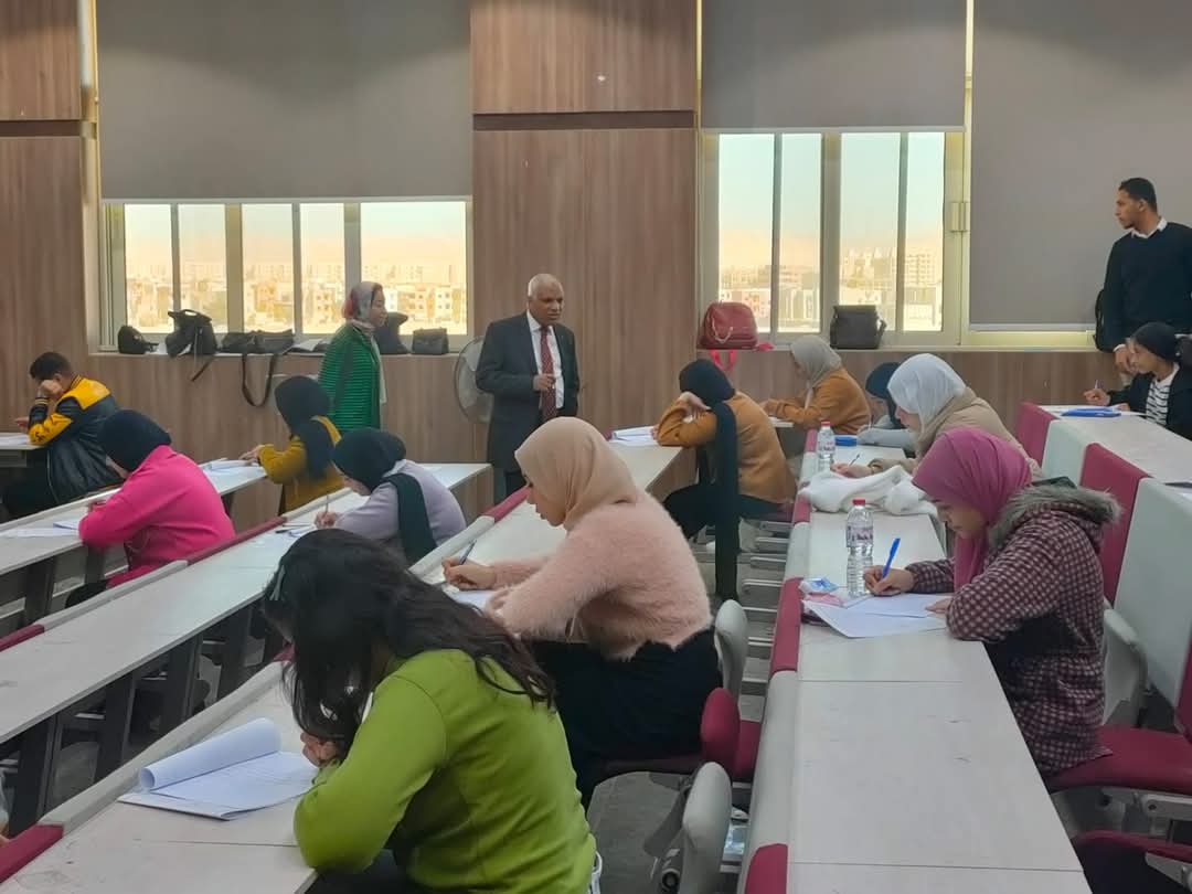 الدكتور المنشاوي يشيد بانتظام امتحانات جامعة أسيوط الأهلية ويؤكد عدم رصد أية معوقات أو مشكلات 