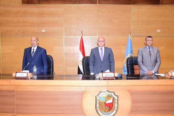 جامعة سوهاح تكرم ٧٠٠ من منسوبيها الحاصلين على جوائز الدولة التقديرية والتشجيعية والمبدعين والطلاب المتميزين احتفالاً بعيد العلم
