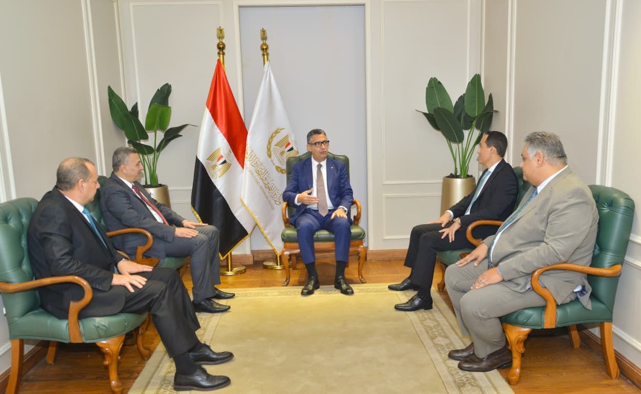 وزير التموين والتجارة الداخلية يعقد اجتماعًا مع رئيس مجلس إدارة جهاز تنمية التجارة الداخلية الجديد