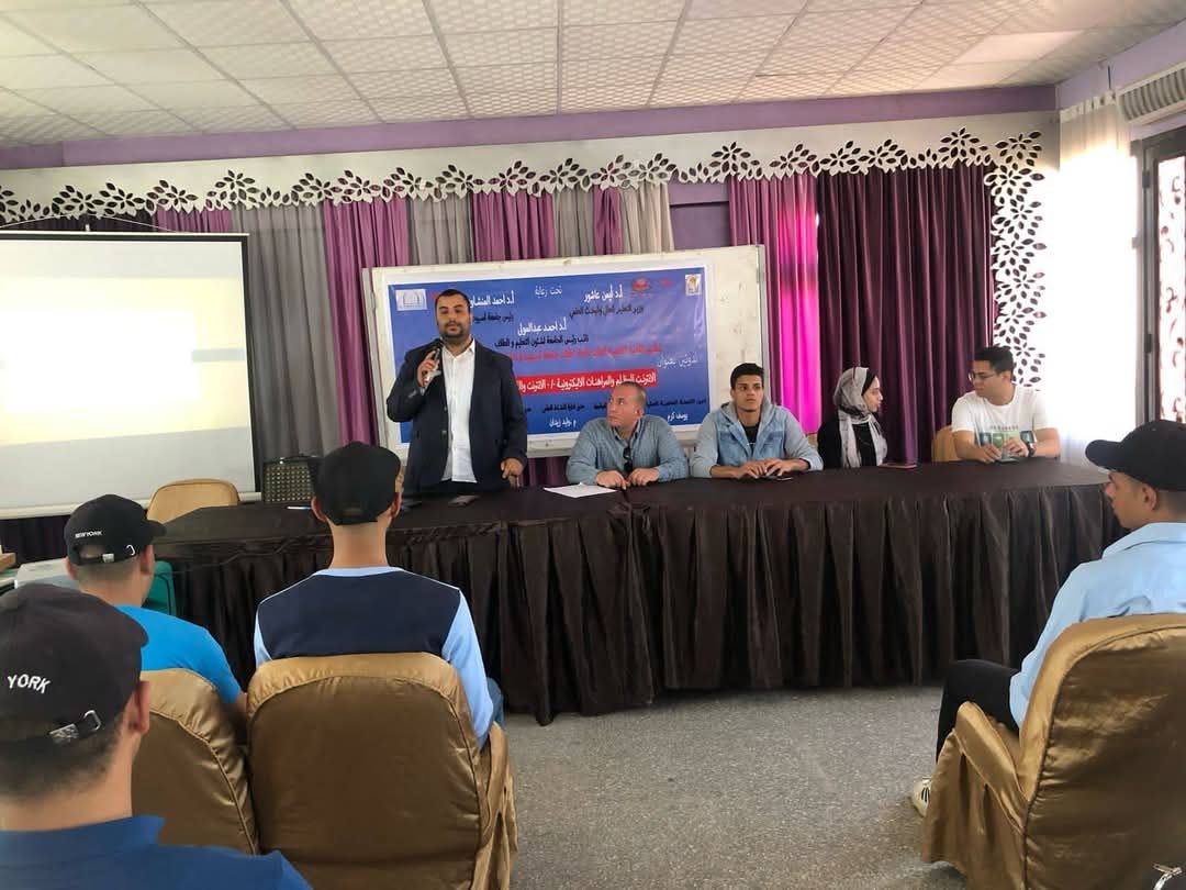 جامعة أسيوط تنظم ندوتين توعويتين حول مخاطر وفوائد الإنترنت والذكاء الاصطناعي