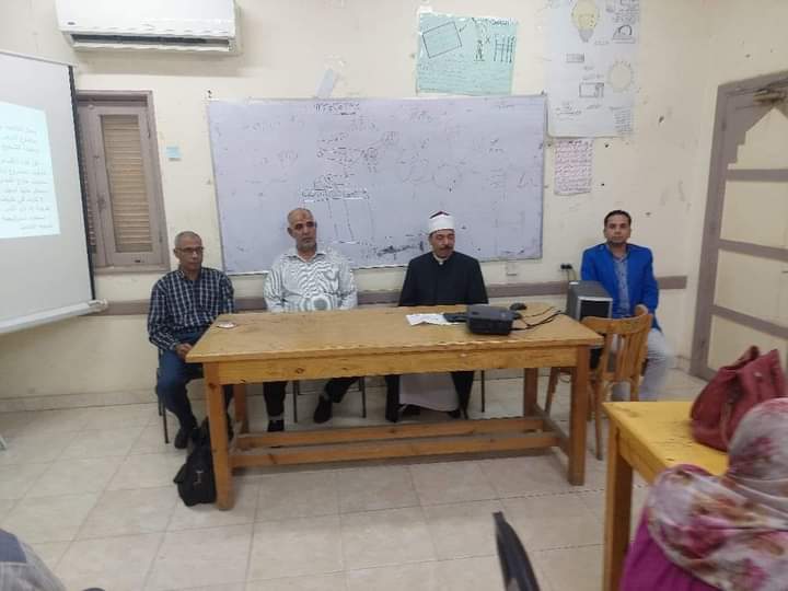 رئيس منطقة سوهاج الأزهرية يشهد ختام فعاليات  برنامج تدريب الدراسات الاجتماعية والحاسب الآلي للإداريين   