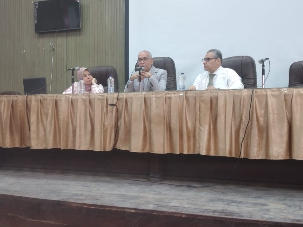 كلية التربية جامعة الزقازيق تعقد ندوة عن 