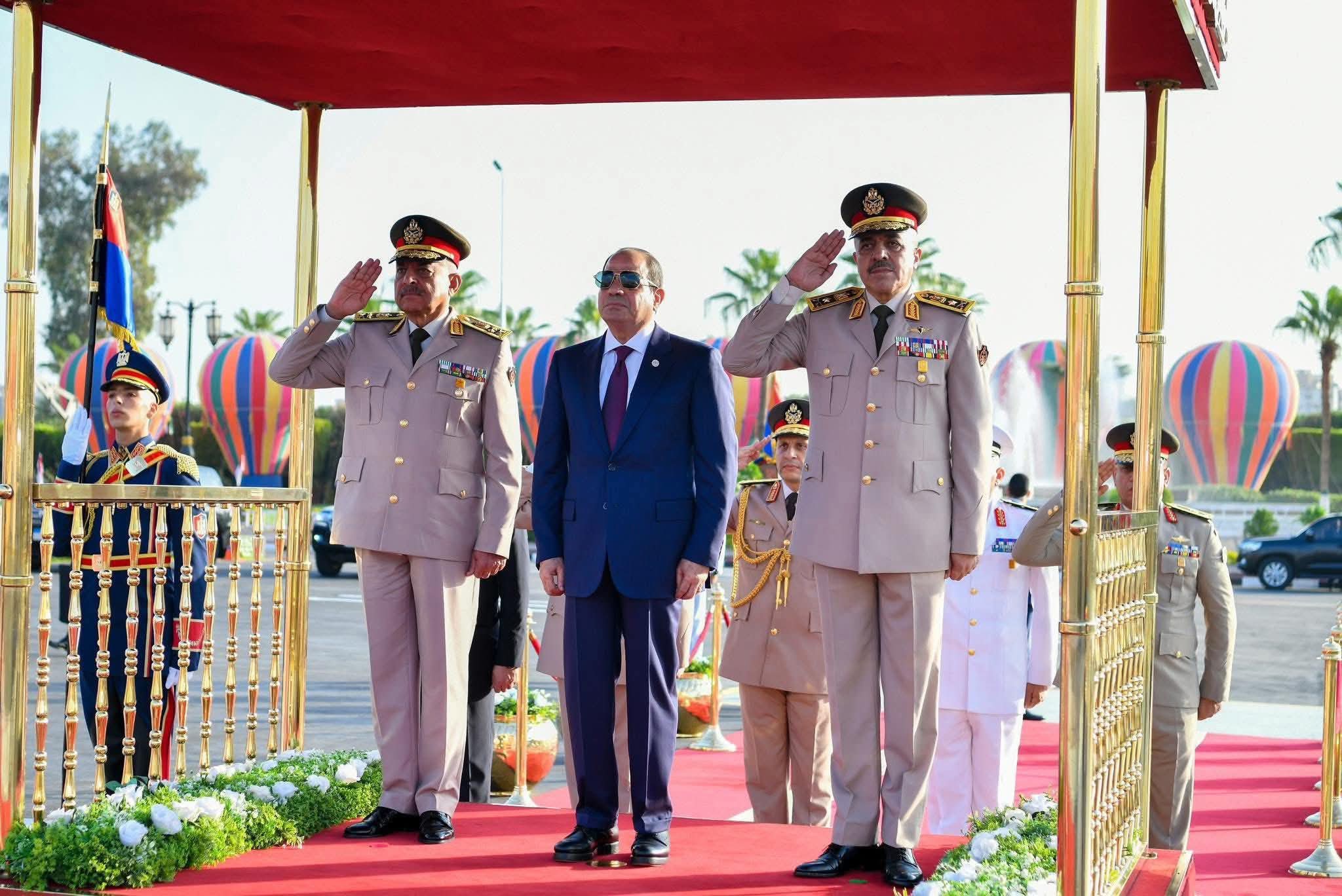 الرئيس السيسي يمضي على خطى العظماء ويجدد عهد الوفاء للشهداء  