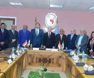 رئيس جامعة سوهاج يجتمع بمجلس إدارة الجامعة المصرية للتعلم الإلكتروني الأهلية