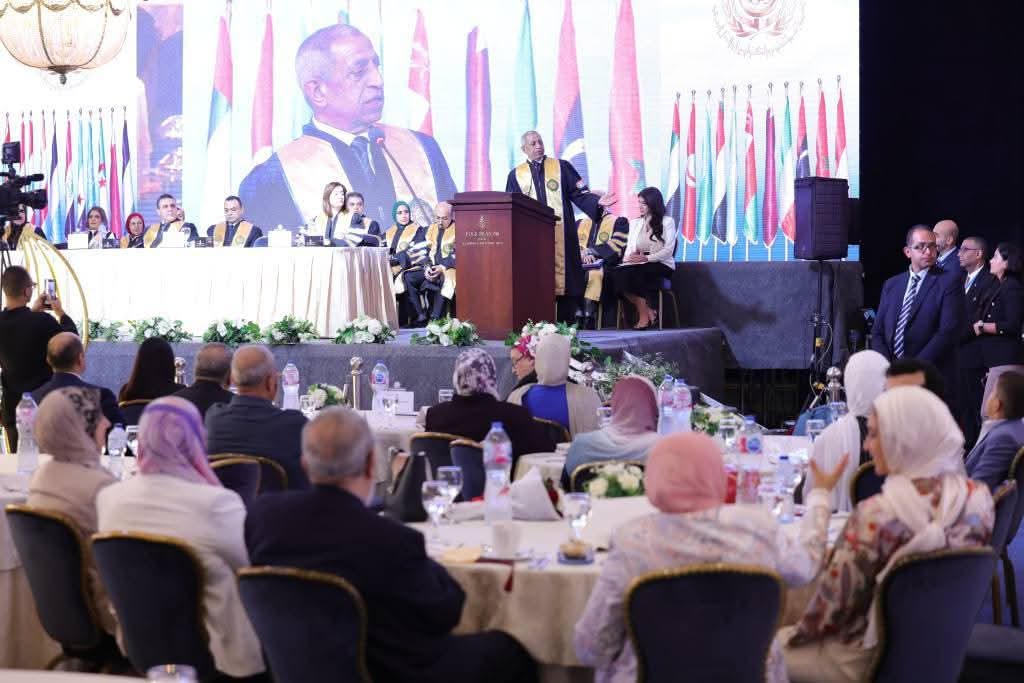 الأكاديمية العربية تحتفل بتخريج دفعة جديدة من حملة الماجستير من معهد النقل الدولي و اللوجستيات بالإسكندرية