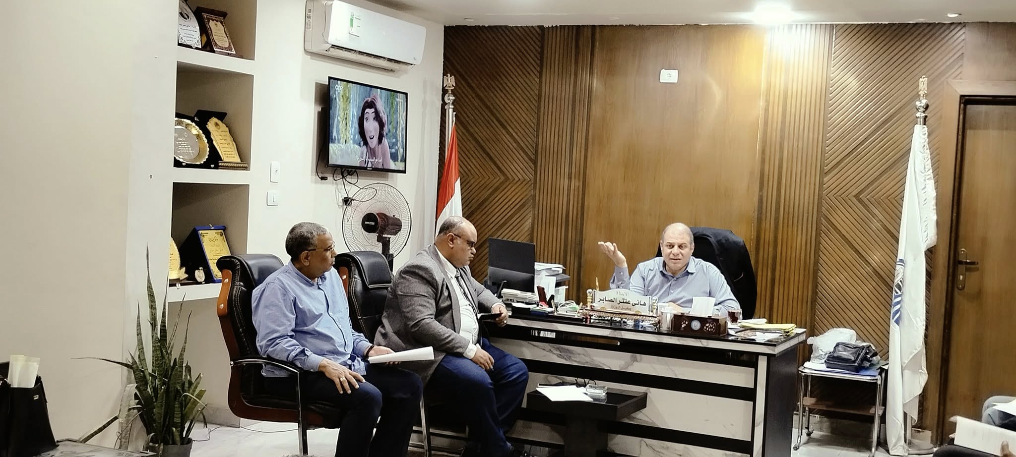 وكيل تعليم قنا:تدريب وإعداد كوادر وسطى تتولى إنجاز المهام  و التعامل في حال غياب القيادة الأولى للحفاظ على سير العمل بالمؤسسة التعليمية