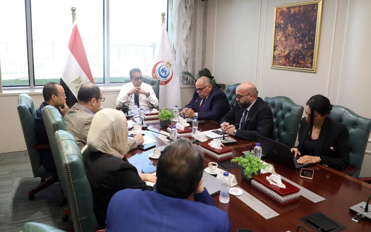 نائب رئيس مجلس الوزراء ووزير الصحة يعقد اجتماعاً لمتابعة مستجدات منظومة الرعايات والحضانات والطوارئ