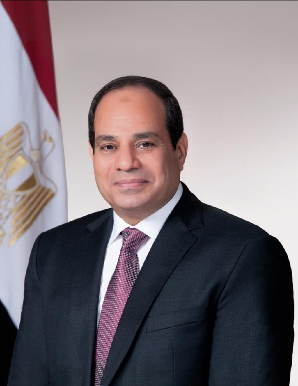 محافظ سوهاج يهنئ الرئيس السيسي بذكرى عيد تحرير سيناء