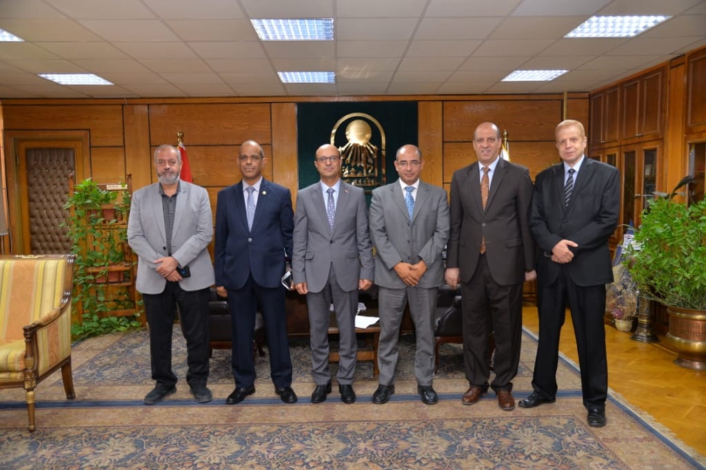 رئيس جامعة أسيوط يلتقي وفداَ ممثلاَ عن مديرية المالية بأسيوط