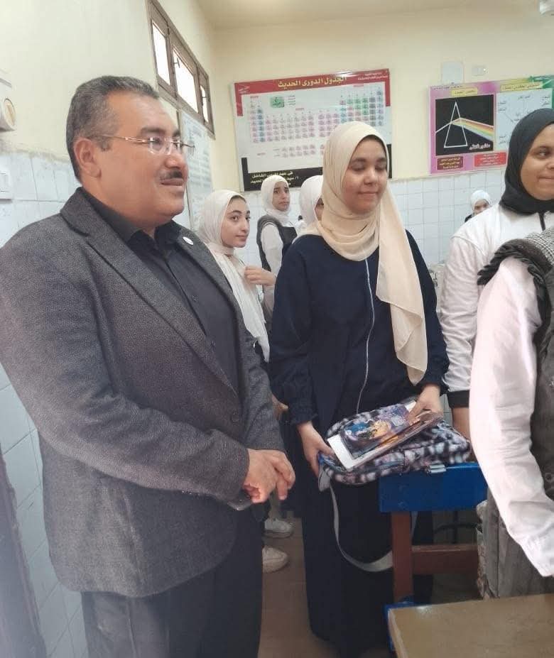 المشنب يوجّه رسالة قوية بالانضباط والتفوق خلال زيارته لمدرستي البلينا الرسمية للغات وعمربن الخطاب الإعدادية بنات 