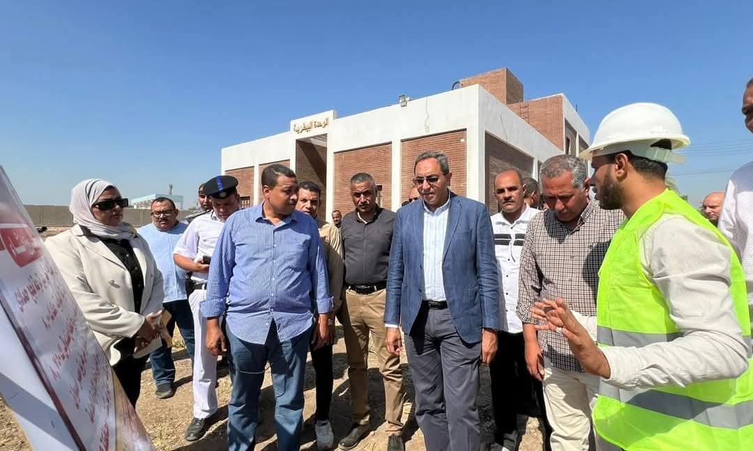 محافظ قنا يتفقد أعمال تنفيذ مشروعي كوبري الفؤادية وبربخ بخانس بأبوتشت