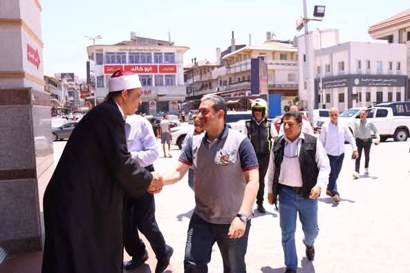 محافظ دمياط يؤدى صلاة الجمعة بمسجد الرحمة برأس البر 