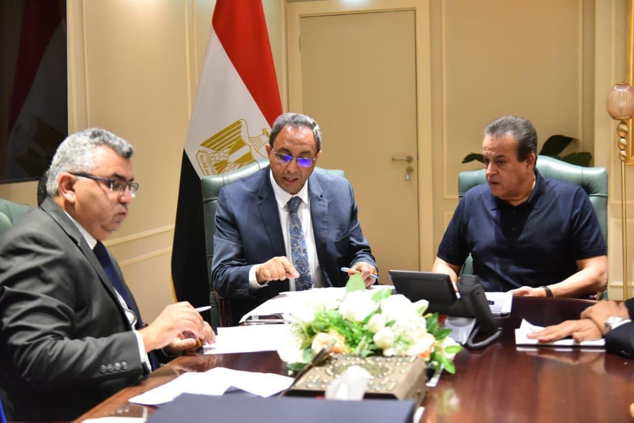 نائب رئيس الوزراء وزير الصحة يبحث تطوير المنظومة الصحية في قنا وتحقيق نقلة نوعية في خدمات الصعيد