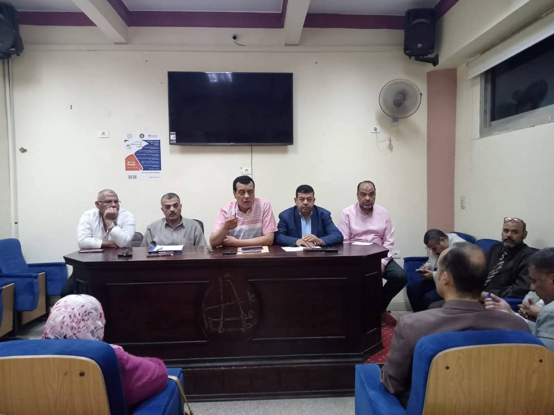 مدير تعليم سوهاج يعقد اجتماعًا موسعًا بمديري ووكلاء الإدارات التعليمية على مستوى المحافظة 