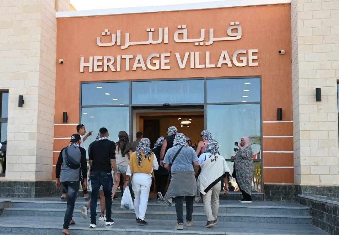 استمرار توافد السائحين والزوار  على معرض التراث البدوي بالقرية التراثية بشرم الشيخ