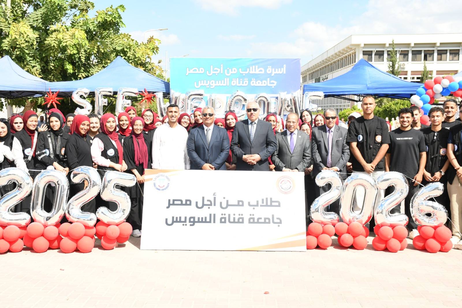 رئيس جامعة قناة السويس وأسرة 