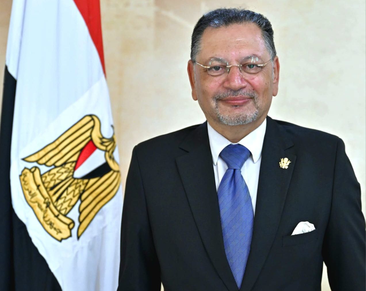 رئيس جامعة القاهرة يهنئ الدكتور محمد رفعت السركي، لتعيينه نائباً لرئيس جامعة القاهرة لشئون خدمة المجتمع وتنمية البيئة