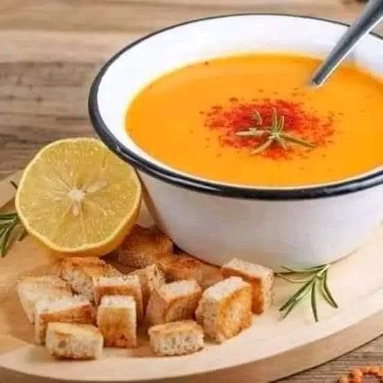 مع دخول الأجواء الشتويه ٠٠ شوربة العدس على أصولها 