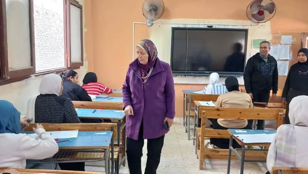 وكيل  وزارة تعليم بني سويف تتابع امتحانات  الشهاده الاعداديه