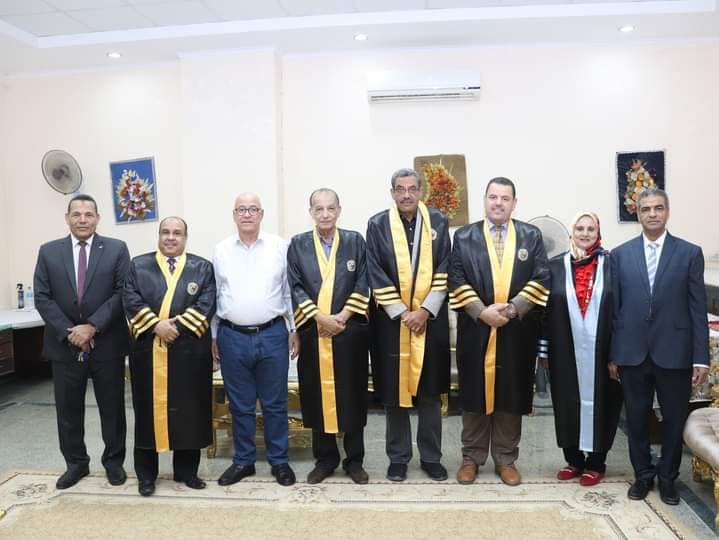 الخبر الفوري يهنئ الدكتور عبد الباسط أبو ضيف حصول زوجته علي درجة الدكتوراة بكلية التربية جامعة سوهاج