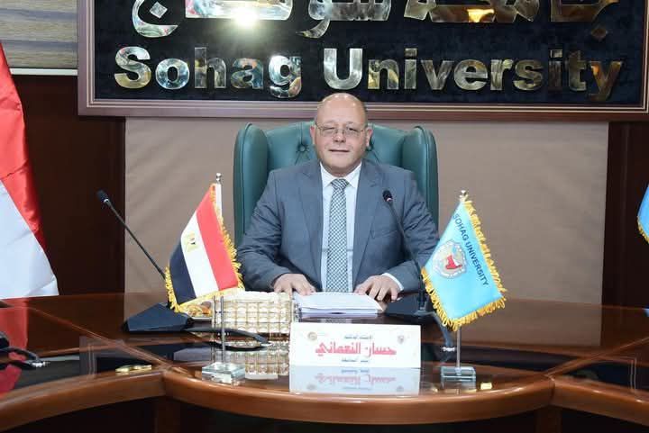 رئيس جامعه سوهاج يطمئن علي حالة طالبة سقطت من الدور الثالث  بالمدينة الجامعية 