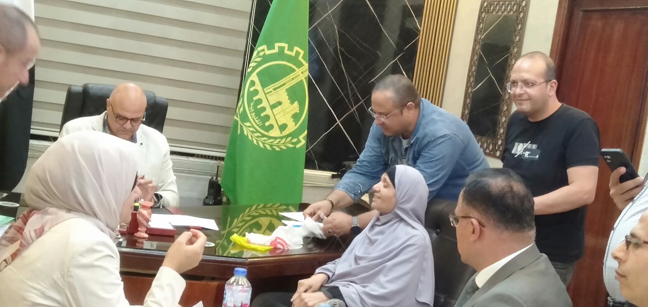 سيدة تستغيث بمحافظ القليوبية بعد ضياع بطاقتها منذ 25 عاماً واستغلالها في فتح شركات وهمية عليها ضرائب بـ 8 ملايين جنيه