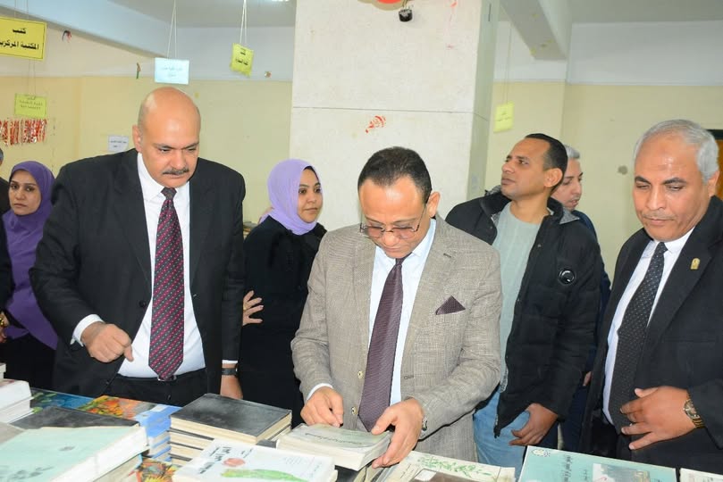 جامعة أسيوط تفتتح معرض بيع الكتب القديمة لدعم المعرفة والبحث العلمي