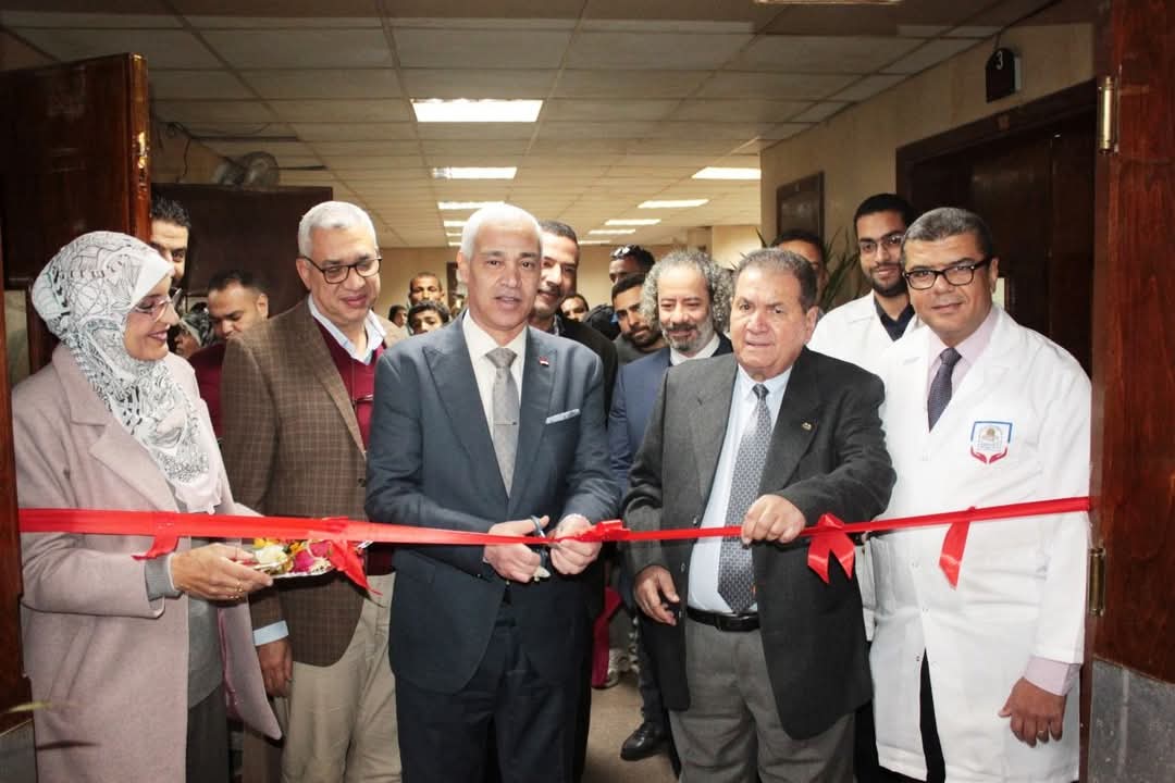 مستشفى جراحة المسالك البولية بجامعة أسيوط يفتتح عيادة الصلب المشقوق للأطفال  