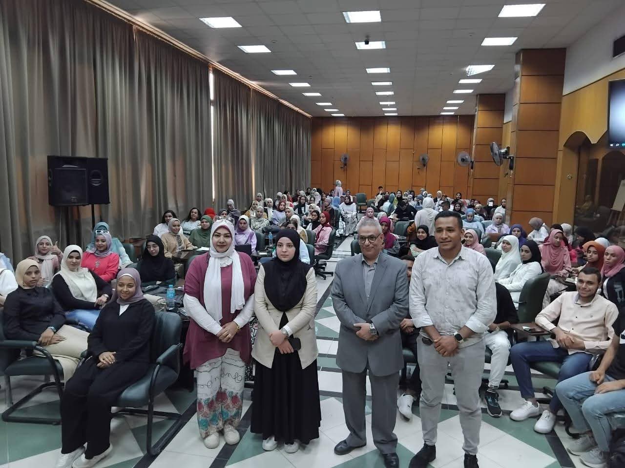 جامعة أسيوط تختتم فعاليات معسكر إعداد الكوادر الطلابية بمحاضرات متنوعة حول الأمن القومي والتسامح والعمل التطوعي