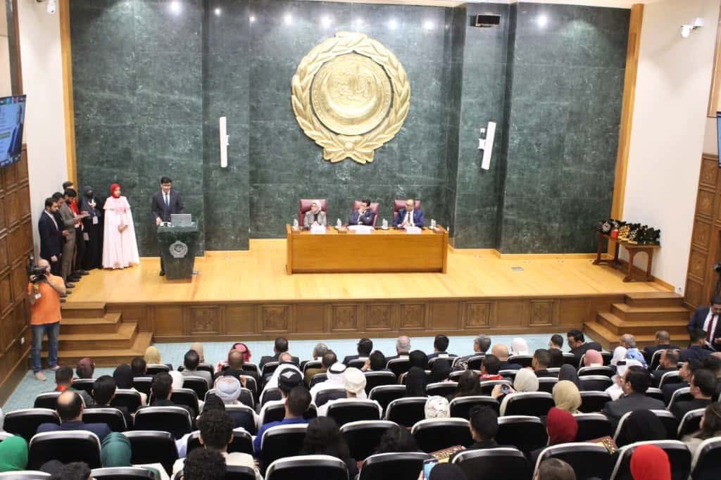 وزير البترول والثروة المعدنية يبحث مع رئيس هيئة قناة السويس إقامة محطة لتسييل وتخزين الغاز الطبيعي ببورسعيد لتموين قاطرات الهيئة