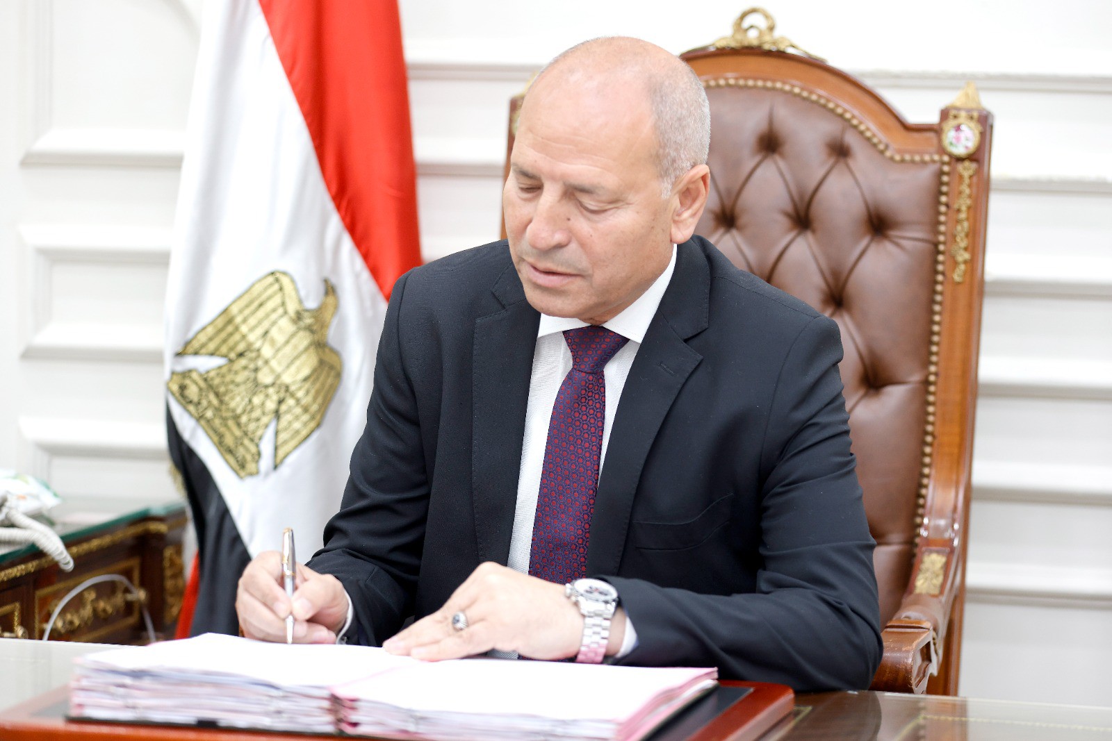 للارتقاء بمنظومة العمل والخدمات الدكتور إبراهيم صابر محافظ القاهرة يصدر حركة تنقلات بين سكرتيرى الأحياء