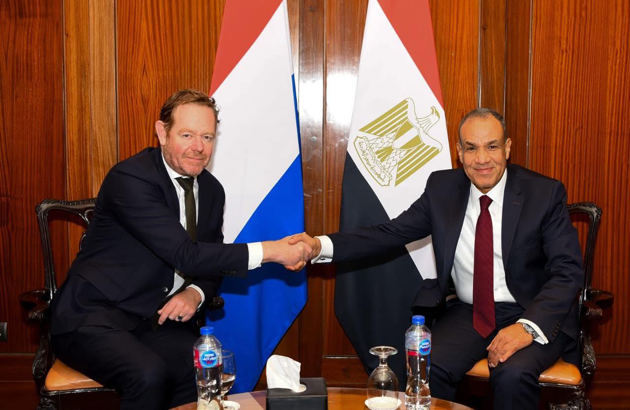 وزير الخارجية يجري مشاورات سياسية مع نظيره الهولندي