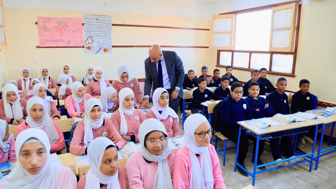 وزير التربية والتعليم يواصل جولاته الميدانية فى محافظات الصعيد ويزور عددا من المدارس بمحافظة سوهاج