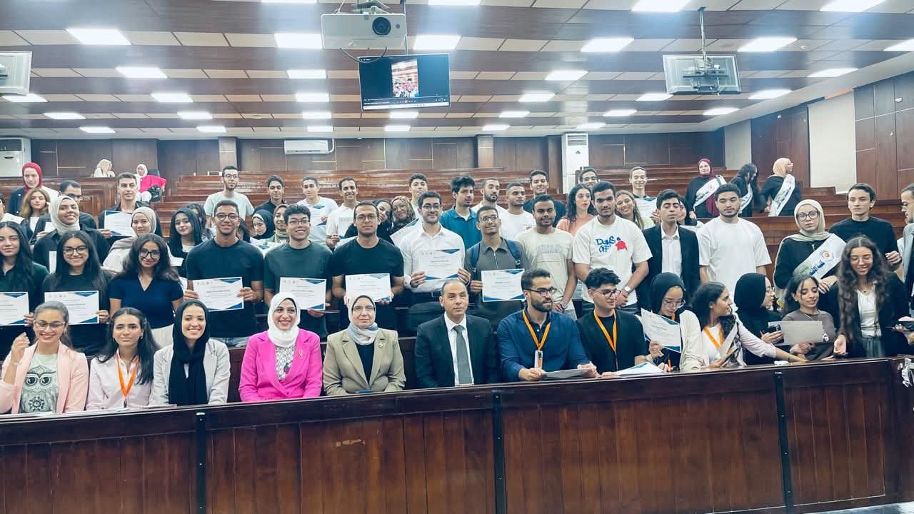 البورصة المصرية تعقد ندوة تثقيفية بكلية الاقتصاد والعلوم السياسية بجامعة القاهرة  