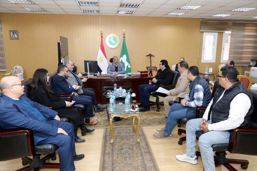 محافظ الشرقية يلتقي مساعد وزير الصحة  لشئون المشروعات القومية