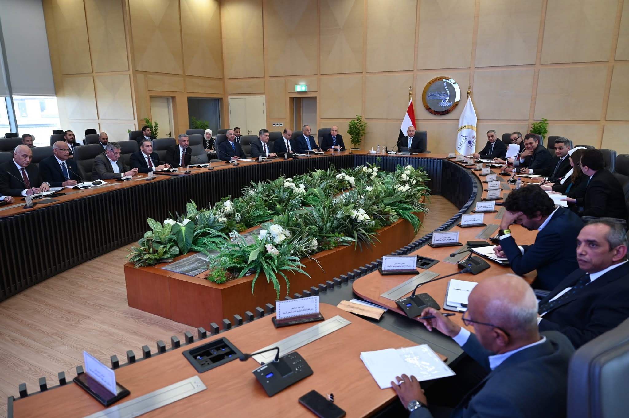 وزير الصناعة والنقل يبحث مع مصنعي الأسمنت استمرار تراجع الأسعار وزيادة القدرات الإنتاجية وتشغيل الخطوط المتوقفة    