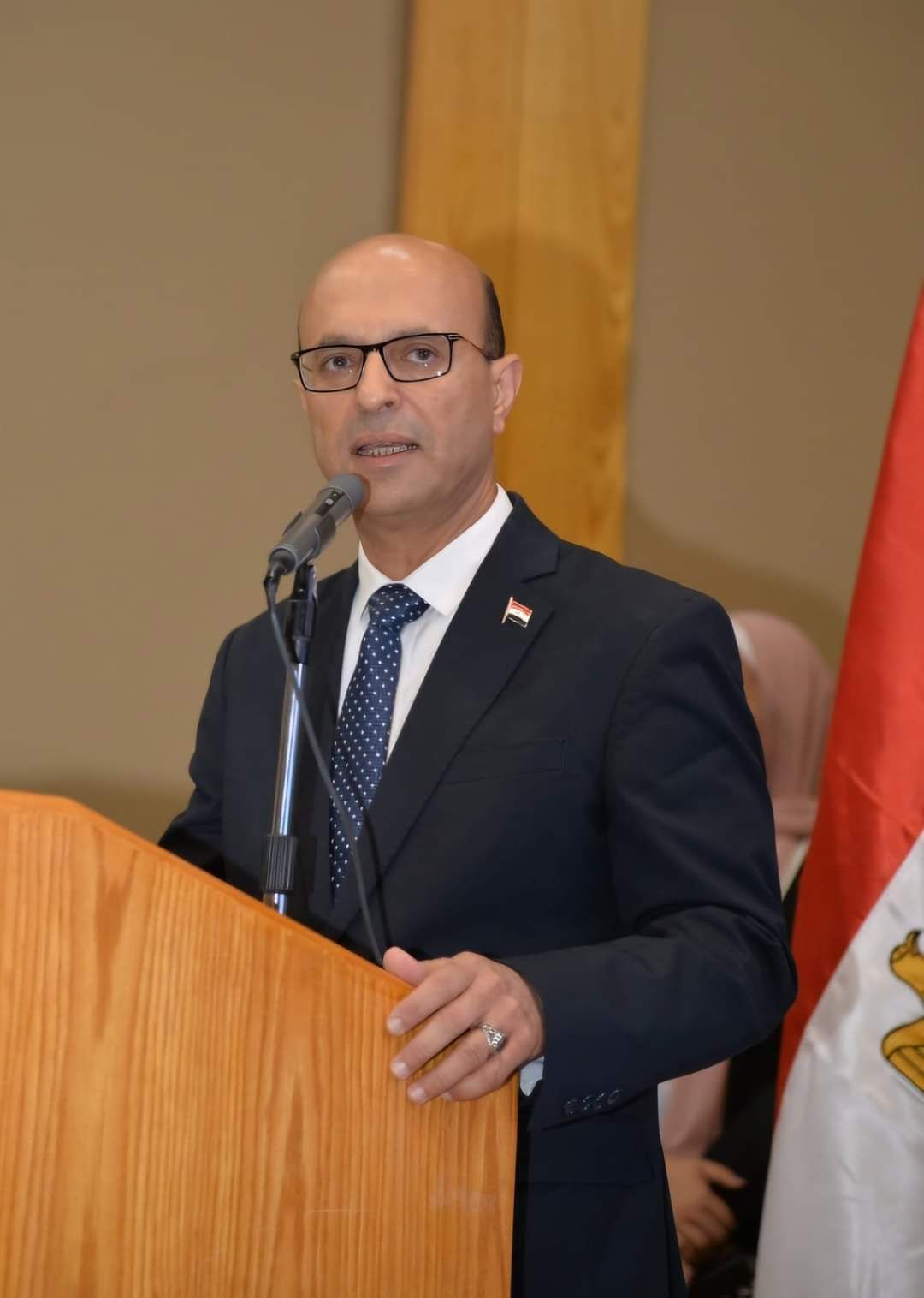 جامعة أسيوط تحذر أولياء الأمور والطلاب من الانسياق وراء الكيانات الوهمية والأكاديميات التي تدعي تقديم شهادات علمية