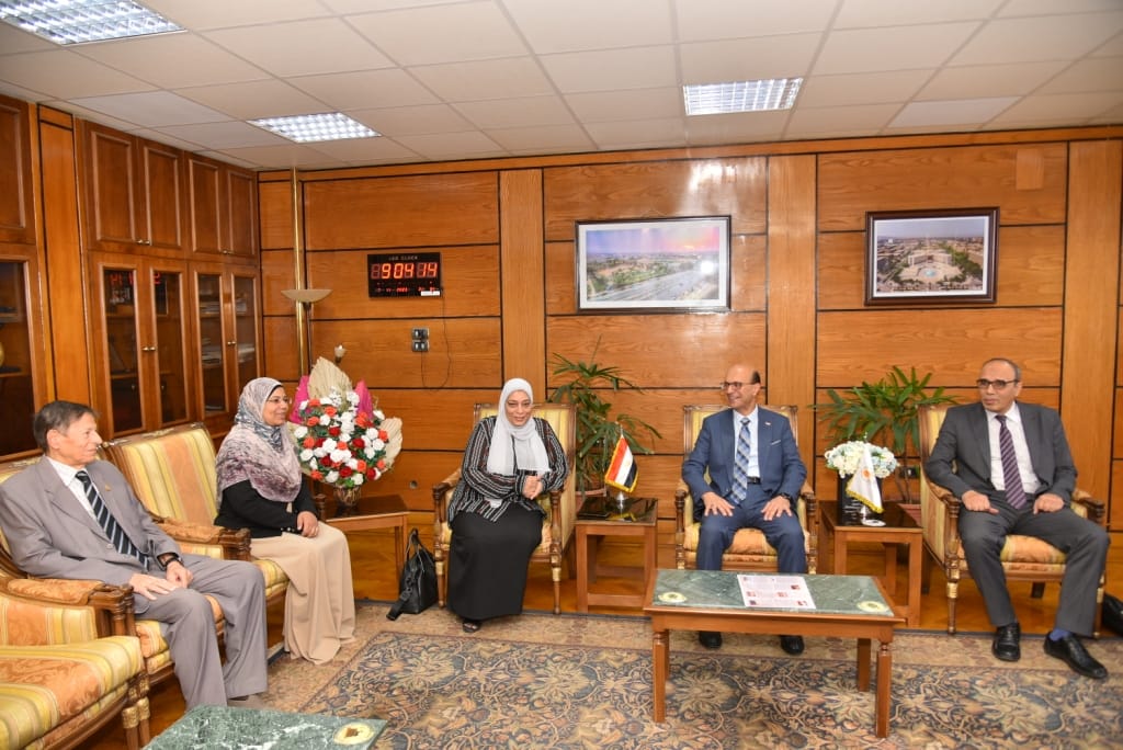 رئيس جامعة أسيوط يستقبل فريق الجودة والاعتماد من الهيئة القومية تمهيداً لتجديد اعتماد كلية التمريض
