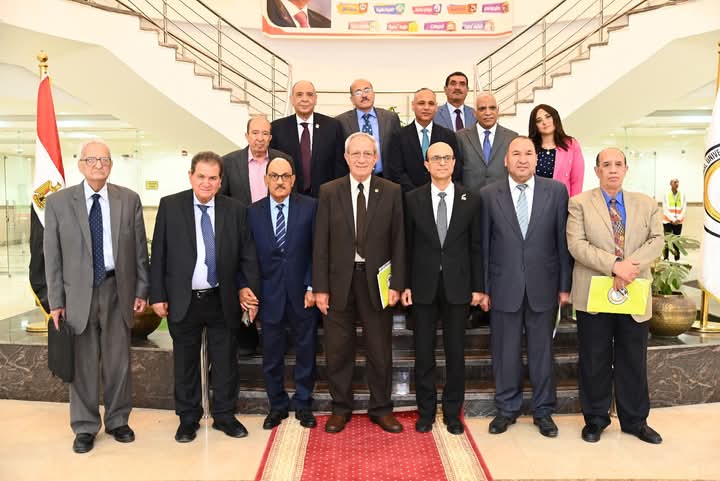برئاسة الدكتور عوض تاج الدين: انعقاد اجتماع مجلس أمناء جامعة أسيوط الأهلية بحضور الدكتور وائل الدجوي ومحافظ أسيوط والدكتور المنشاوي بمقر الجامعة بأسيوط الجديدة