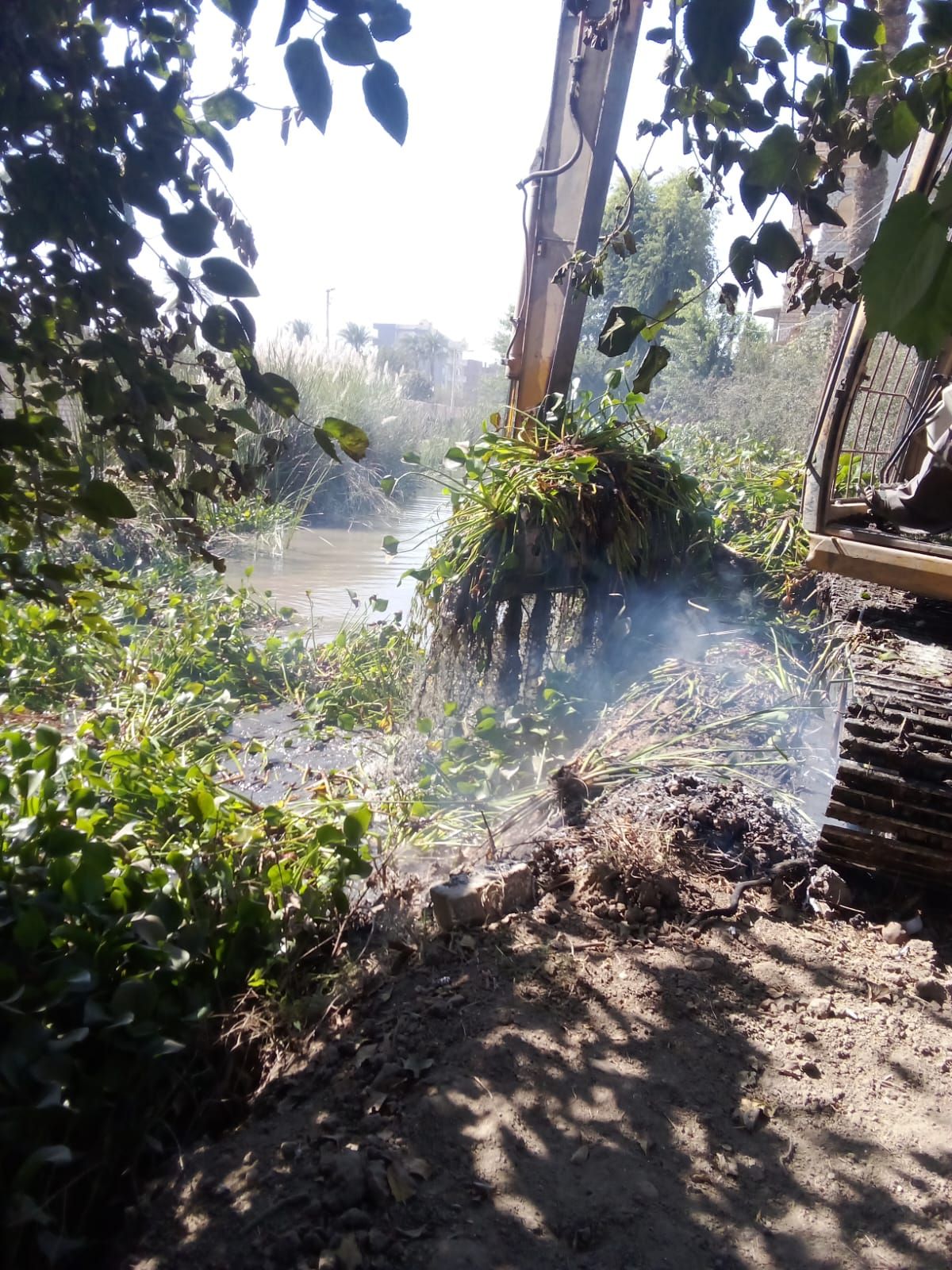 محافظ أسيوط: استمرار أعمال تطهير الترع والمصارف لضمان وصول المياه وحماية الرقعة الزراعية