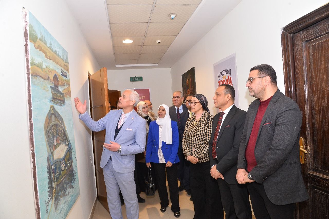 كلية الفنون الجميلة بجامعة أسيوط تُقيم معرضاً فنياً دائماً بفرع معهد تكنولوجيا المعلومات ITI بالجامعة