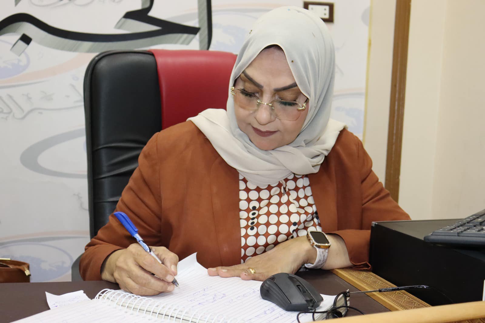الخبر الفورى يهنئ منى صدقى لتجديد الثقة فى سيادتها أميناً مساعداً لحزب مستقبل وطن بسوهاج 